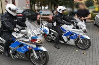 policjanci na motocyklach