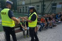 policjanci na prelekcji w szkole