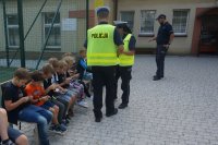 policjanci na prelekcji w szkole