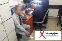 dzielnicowi i zatrzymany kierowca
