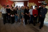 komendant z pracownikami cywilnymi