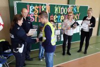 policjanci w szkole w Borowem