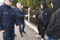 policjanci rozdawali odblaski