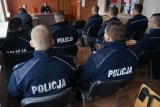 policjanci na odprawie