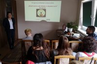 debata z udziałem policjanta i pracowników sanepidu