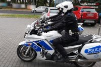 policjanci na motocyklach