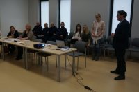 wizyta policjantów w centrum usług społecznych