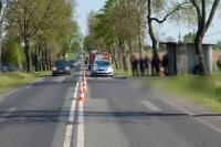 radiowóz stoi na drodze