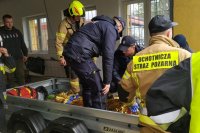 policjanci i strażacy podczas akcji poszukiwawczej