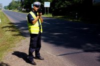 POLICJANT RUCHU DROGOWEGO MIERZACY PREDKOŚĆ
