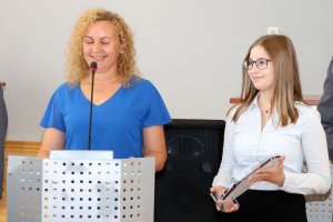 przedstawiciele związków przy mównicy