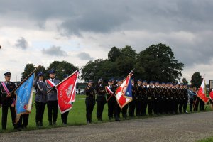 poczty sztandarowe w umundurowaniu galowym