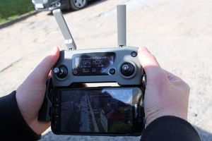 Urządzenie do sterowania dronem