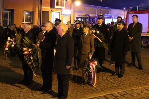 Na zdjęciu widzimy delegację służb mundurowych: KPP w Kłobucku, PPSP w Kłobucku, OSSW w Kulach i ZK Herby.