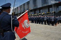 Umundurowani policjanci podczas uroczystości