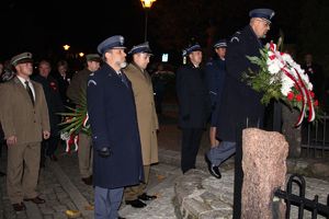 Zdjęcie przedstawia przedstawicieli służb mundurowych.