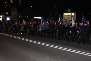 Zdjęcie przedstawia uczestników obchodów uroczystości.