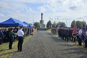 Zdjęcie przedstawia pomnik Bohaterów Bitwy pod Mokrą.