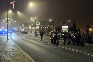 Zdjęcie przedstawia uczestników uroczystości.