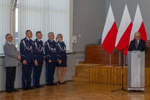 Zdjęcie przedstawia Starostę Kłobuckiego przy mównicy.