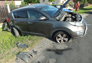 zniszczone auto w zdarzeniu drogowym