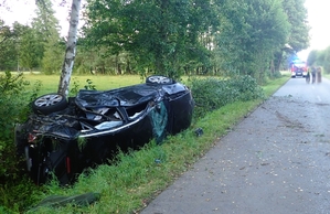 uszkodzony samochód biorący udział w wypadku - audi