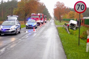 miejsce zdarzenia drogowego, samochody biorące udział w zdarzeniu