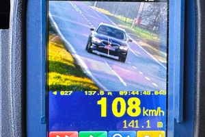 zdjęcie auta, które przekroczyło dozwoloną prędkość