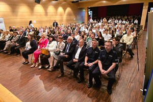 Uczestnicy gali finałowej programu „#włączmyślenie – Bezpieczna Sieć” w Gminnym Ośrodku Kultury we Wręczycy Wielkiej.
